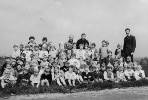F563 St Antoniusschool Schoolreis naar Ommen ca 1960